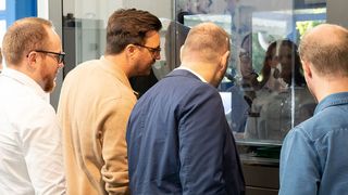 Bin Picking oder der Griff in die Kiste gilt als Königsdisziplin in der Automatisierung mit Robotern. (Bild: René Maiwald/ Remmel Consulting)