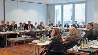 Abb.1: In Berlin diskutierten Händler und Hersteller von Labortechnik über Mittel und Wege einer optimalen Zusammenarbeit im Sinne des Kunden. (Bild: Spectaris/VGKL)