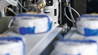 Der Druckschalter PBS wird unter anderem zur Drucküberwachung in Hydrauliksystemen von Werkzeugmaschinen und Pressen oder auch in Kühlwasserkreisläufen eingesetzt. (Bild: Sick)