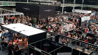 Jährlich finden in Deutschland 160 bis 180 internationale und nationale Messen statt. Die nun durch den Coronavirus Sars-CoV-2 bedingten Absagen und Verschiebungen könnten die deutsche Gesamtwirtschaft nun einen Schaden von bis zu 3 Milliarden Euro erleiden. Über 24.000 Arbeitsplätze gerieten dadurch in Mitleidenschaft. (Bild: gemeinfrei)