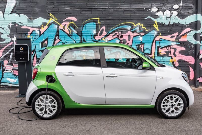 Auch den viersitzigen Smart gibt es als Elektroauto. (Smart)