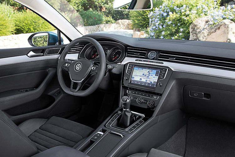 Der Basispreis des Passats Variant Trendline in der Ausführung mit 2,0-l-Turbodiesel (110 kW/150 PS), DSG und BMT kostet 34.200 Euro.  (VW)