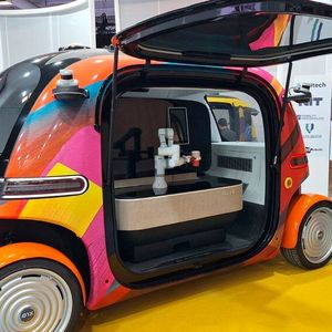 Cappuchino bitte: Der RoboShop von Pix Moving lässt sich beispielsweise als rollender Kaffee-Verkaufsstand einsetzen.(Bild:  Rudolf Huber/SP-X)