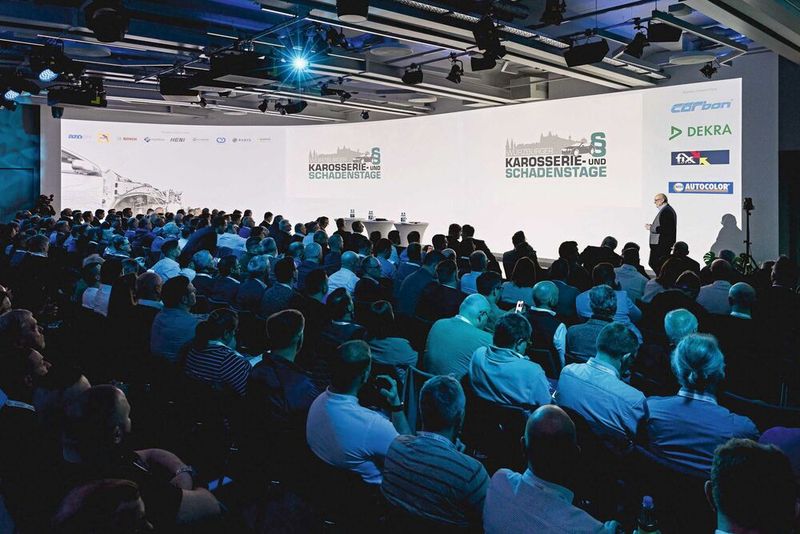 Im vergangenem Jahr besuchten mehr als 1.270 Teilnehmer die Würzburger Karosserie- und Schadenstage.(Bild:  Stefan Bausewein)
