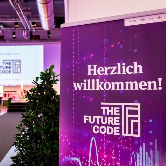 „The Future Code“ bietet an zwei Tagen Know-how und Inspiration rund um die Digitale Transformation - live und digital aus dem Vogel Convention Center. „The Future Code“ bietet an zwei Tagen Know-how und Inspiration rund um die Digitale Transformation - live und digital aus dem Vogel Convention Center.