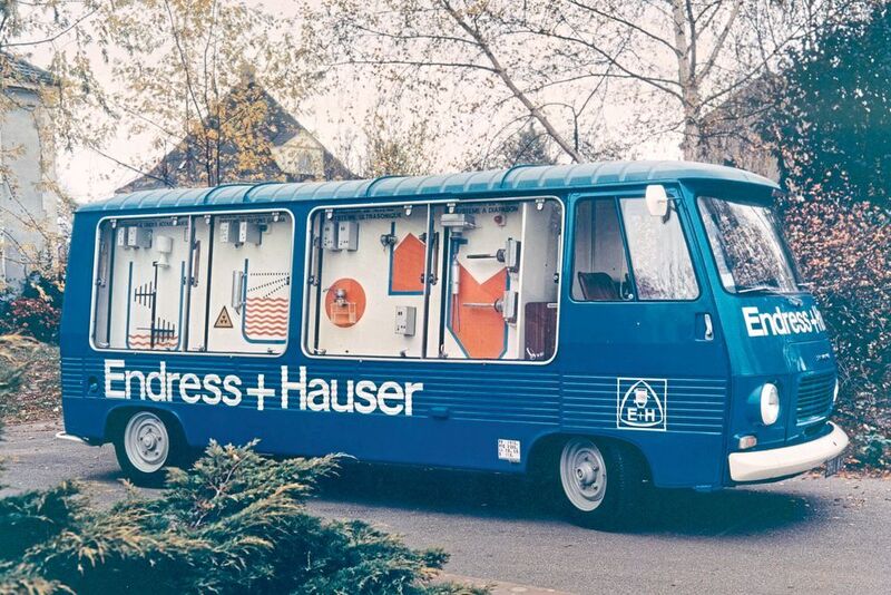 Close contact to the customer was already a core feature of the company in the 1960s: visits to customers were undertaken with the “Democar” as a rolling exhibition.  (Endress+Hauser)
