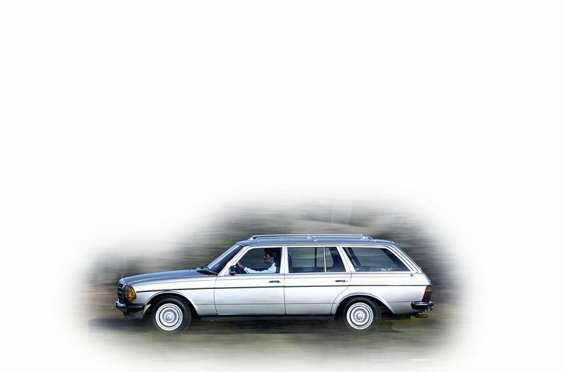 Noch sehr häufig im Straßenbild zu treffen ist der jüngste Mercedes-Klassiker, der W 123. Selbst heute nutzen noch manche Taxifahrer das nahezu unzerstörbare Modell, einen Inbegriff der legendären Mercedes-Qualität. Von den 2,7 Millionen produzierten Einheiten sind in Deutschland noch über 35.000 zugelassen. (Archiv: Vogel Business Media)