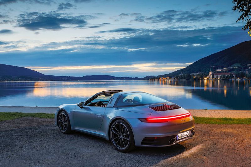 Auch bei Nacht mnacht der Porsche 911 Targa eine gute Figur. (Bild: Auto-Medienportal.Net/Porsche)