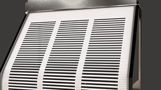 Hema lieferte die Gliederschürze komplett mit Führungsschienen, Sensoren, Motor und einer Kontaktleiste. Auch Sichtfenster sind möglich. (Bild: Hema Maschinen- und Apparateschutz GmbH)