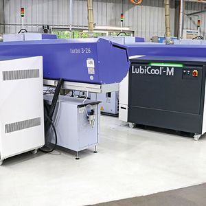 Elles sont les favorites des usineurs spécialistes du tournage de précision : les deux installations KNOLL LubiCool®-M, qui alimentent en lubrifiant réfrigérant les tours automatiques à poupée mobile SR-20 de Star Micronics en fonction des besoins.(Source :  KNOLL)