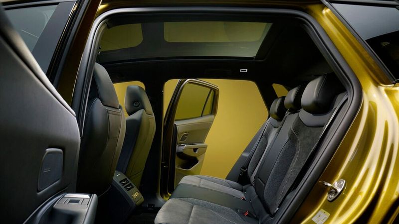 Im Fond verspricht der ID Tiguan ordentlich Beinfreiheit. (Bild: VW)