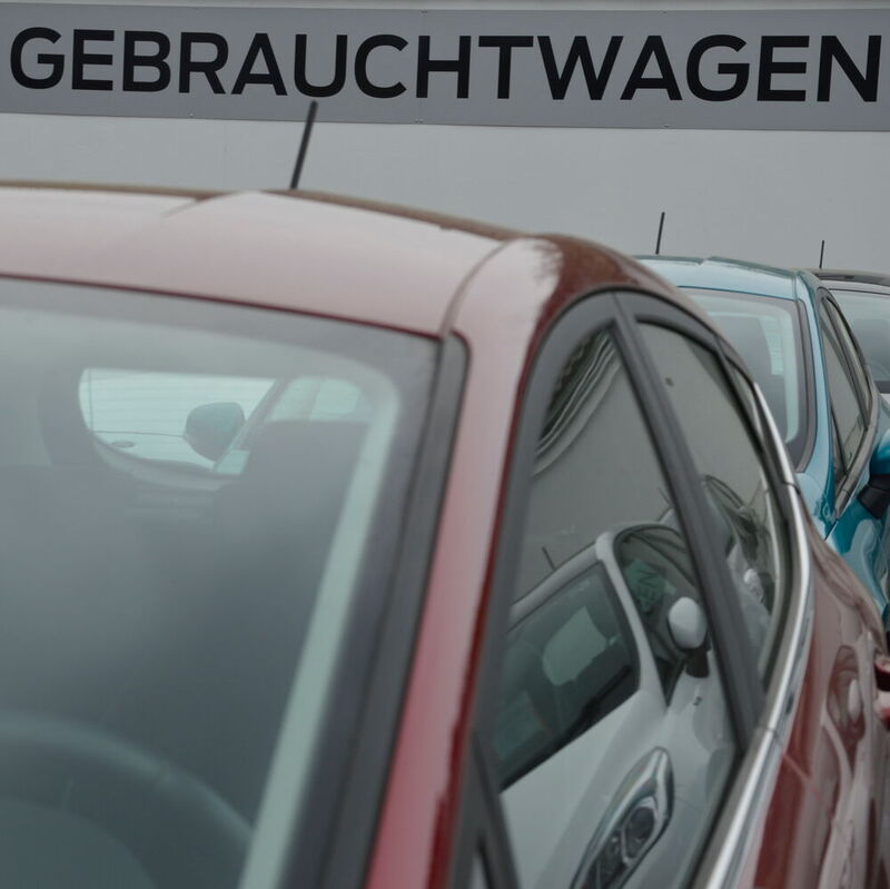 Absatzstau nach dem Corona-Lockdown: Auf Deutschlands größtem Onlinemarktplatz, Mobile.de, haben Händler derzeit so viele Fahrzeuge inseriert wie nie.
