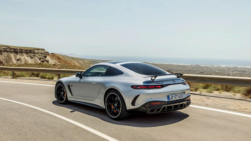 Zum Marktstart gibt es einen 4,0-Liter-V8-Biturbomotor mit wahlweise 350 kW/476 PS oder 430 kW/585 PS. (Bild: Mercedes-Benz AG)