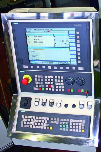Bild 2: Die CNC Sinumerik 840D sl trägt zum hohen Maß zu der hohen Produktivität und Qualität der neuen Fünf-Achs-Bearbeitungszentren der U-Serie bei. (Archiv: Vogel Business Media)
