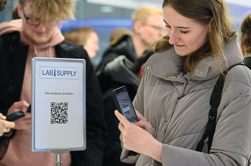 Kurzentschlossene konnten sich vor Ort noch zur Messe anmelden.     Infos zu den kommenden LAB-SUPPLY-Messen finden Sie auf www.lab-supply.info (Bild: Stefan Stark)