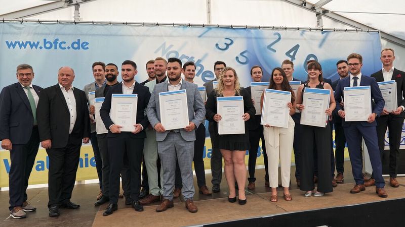 Dann waren die Absolventen der 2b an der Reihe. (Bild: Büttner/»kfz-betrieb«)