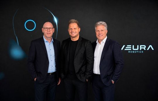 Neura übernimmt Adlatus Robotics: (vlnr) Stefan Erhardt von Adlatus Robotics, David Reger, CEO von Neura Robotics und Andreas Lindemann von Neura Mobile Robotics.(Bild:  Neura)