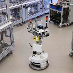 Auf der Hannover Messe zeigt die Smart-Factory-KL anhand eines flexiblen Transportsystems mögliche Anwendungen der 5G-Technologie.