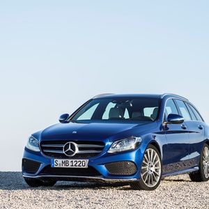 Kurz nach dem Start der Limousine schiebt Mercedes die Kombiversion der C-Klasse nach.