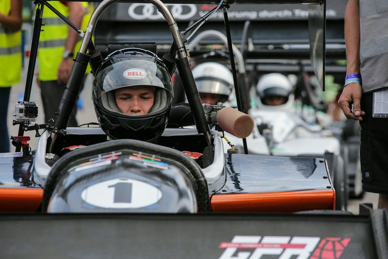 115 Studenten-Team kämpften am 29. Juli bis 3. August um den Sieg bei dem Formula Student Germany Wettbewerb 2014 am Hockenheimring (Formula Student Germany/Hirvoven)