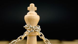 Toxische Führungskräfte schaden Unternehmen und Mitarbeitern. Doch müssen Sie auch rechtliche Konsequenzen fürchten? (©SecondSide - stock.adobe.com)