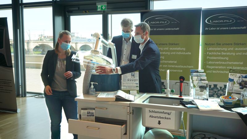 Die Aussteller zeigten sich und ihre Produkte von der besten Seite. Alle Infos zu den LAB-SUPPLY-Messen – Termine, Vortragsprogramm und Ausstellerliste – finden Sie unter www.lab-supply.info (LABORPRAXIS, Krause)