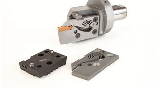 Diesem modularen System für das Radialstechen, das sich Zflex nennt, hat ZCC Cutting Tools Europe fünf Eigenschaften verliehen, die diesen Zerspanungsprozess noch flexibler durchführbar machen. (ZCC Cutting Tools Europe)