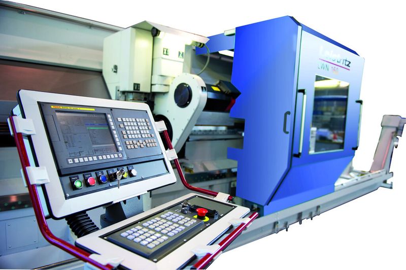 Bild 2: Siemens-Technik bewegt neun CNC-Achsen; vier davon unabhängig voneinander. (Bild: Leistritz)