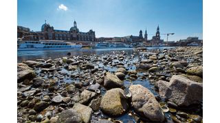 Niedrigstwasser in der Elbe in Dresden im Dürrejahr 2018 (Bild: André Künzelmann / UFZ)
