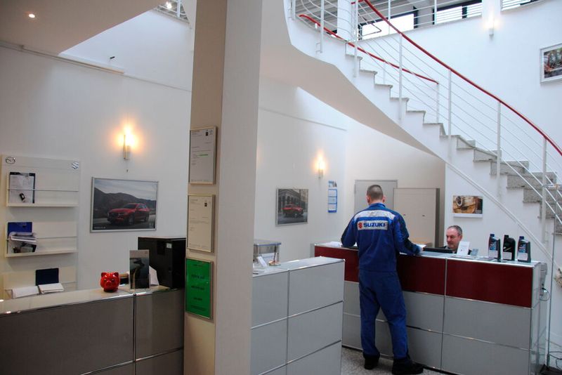 Im Unterschoss ist der Tresen für den Service.  (Bild: Baeuchle/»kfz-betrieb«)