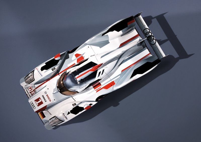 Der Audi R18 e-tron quattro ist der erste Rennwagen von Audi, der nicht mehr ausschließlich von einem Verbrennungsmotor beschleunigt wird (Bild: Bild: AUDI)