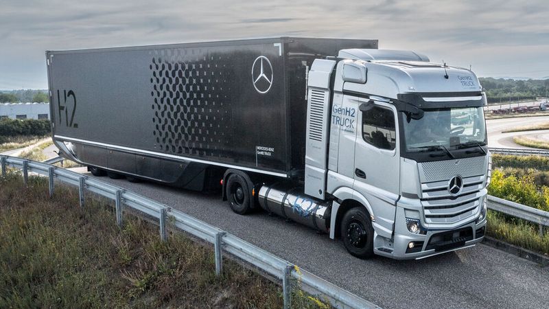 Testflotten mit Wasserstoff-Lkw sollen Mitte des Jahrzehnts auf den Markt kommen.  (Bild: Daimler Truck)