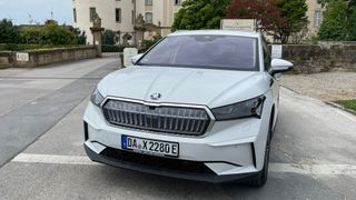 Skoda hat mit dem Enyaq ein erfolgreiches E-Modell im Angebot. Am Modell wird regelmäßig gearbeitet. (Bild: Grimm – VCG)