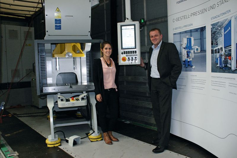 CSC 1000 on Tour: Aline Czemmel, Entwicklungsabteilung Schuler, und Adrian Achermann, CEO Beutler Nova, standen an den drei Schuler-Standorten Erfurt, Remscheid und Esslingen für Fragen bereit. (Bild: Beutler Nova)