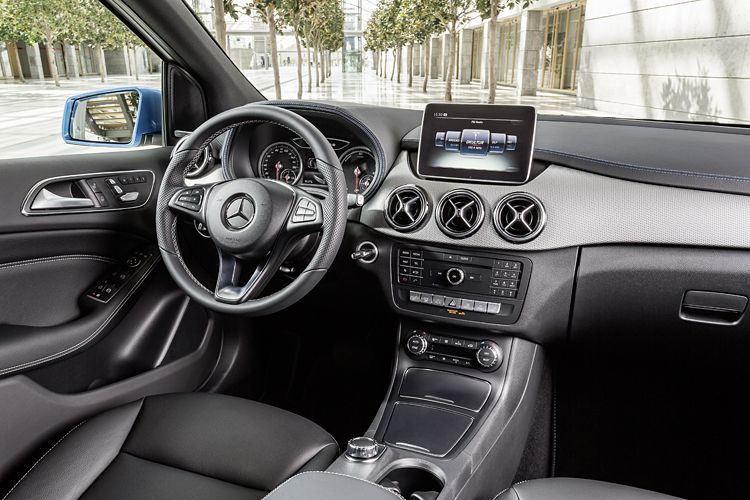 Das Cockpit ist übersichtlich und aufgeräumt. (Foto: Mercedes Benz)
