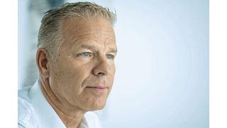 Bernhard Wagner, geschäftsführender Gesellschafter der Zoerkler Gears GmbH & Co. KG: «Trotz häufigem Umrüsten – wir wechseln mehrmals pro Woche die zu fertigenden Teile – sind wir mit der gleichbleibend hohen Masshaltigkeit sehr zufrieden. Das ist bei unseren Präzisionsteilen besonders wichtig.» (Bild: Emag)