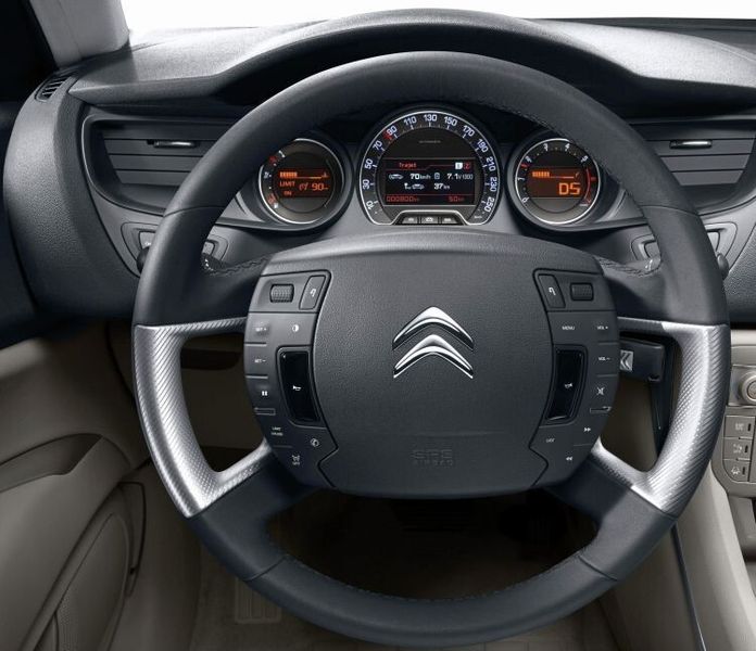 Die Lenkradnabe bietet viele Funktionen. (Foto: Citroën)