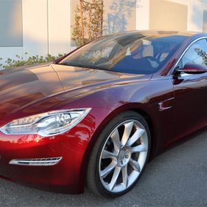 Im Tesla S ist Platz für fünf Erwachsene und zwei Kinder. (Archiv: Vogel Business Media)