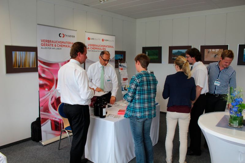 Th. Geyer zeigte in Kooperation mit der Firma La-Pha-Pack das Virtuoso von Thermo Fisher Scientific, mit dem Probenvials sicher und schnell beschriftet werden können. (Wahler/LABORPRAXIS)