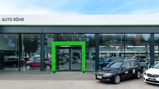 In Passau hat Auto Röhr sein ehemaliges Gebrauchtwagenzentrum zu einem Skoda-Betrieb gemäß der aktuellen CI umgebaut. (Foto: Autohaus Röhr)