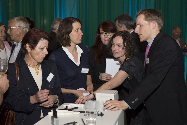 Mitarbeiter von Monolitix AG präsentieren ihre Produkte. (Bild: Technopark Zürich)