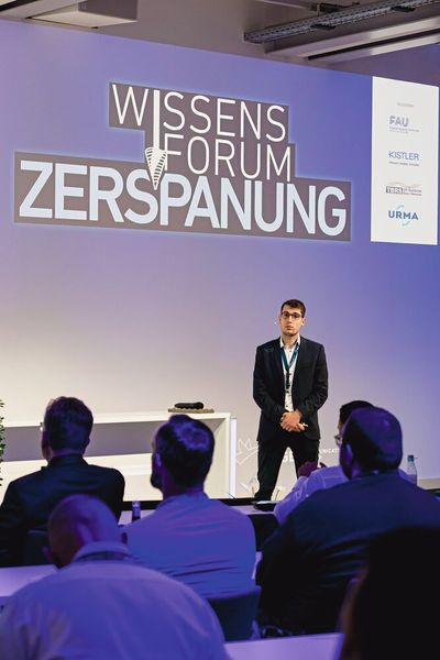 Jan Lucas Brause von der TU Dortmund über die wirtschaftliche Zerspanung: Produktivität versus Nachhaltigkeit. (Bild: Stefan Bausewein)