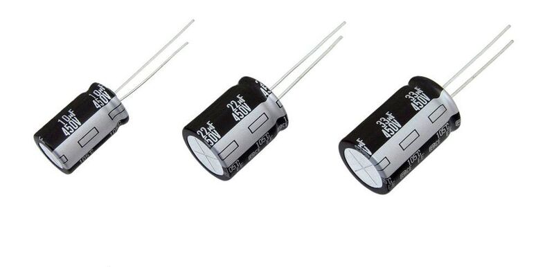 Bild 3: Die Elektrolytkondensatoren der EE-Serie eignen sich für Hochspannungseinsätze. (Panasonic)