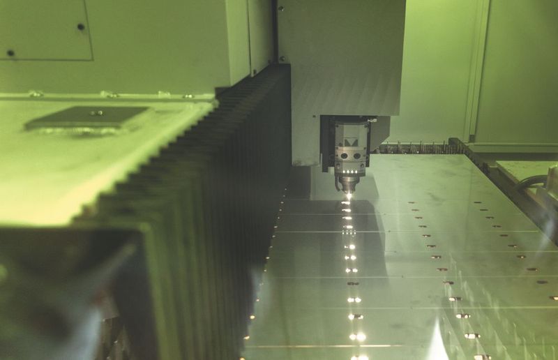 Beim Laserschneiden der Großbleche bei Kitzinger enstehen natürlich auch Kleinteile und Schlacke... (Knuth)