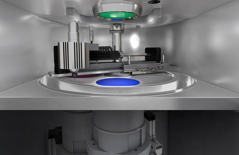 Creator hybrid arbeiet mit einer Laserleistung von 250W bei einem Spot von 40μm, Laserbearbeitungsgeschwindigkeiten von 3500mm/s, einem Durchmesser der Bauplattform von 110mm und einer maximalen Bauteilhöhe von 100mm. (OR Laser)