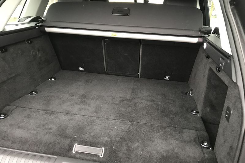 Auch der Kofferraum lässt nichts zu wünschen übrig, … (Michel / »kfz-betrieb«)