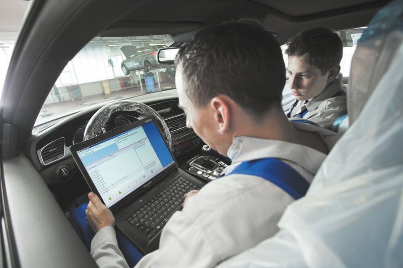 Der Beruf des Kfz-Mechatronikers gehört seit Jahren zu den beliebtesten Ausbildungsberufen bei jungen Männern.(Bild:  ProMotor/Volz)
