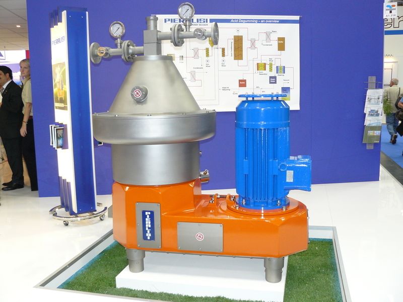 Vertikaler Tellerseparator von Pieralisi, der in der Biodieselproduktion zum Einsatz kommt  (Bild: PROCESS)