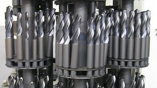 Blick auf die bei Protech gerfertigte Palette an Zerspanungswerkzeugen. Sie kommen soeben aus der Beschichtungsanlage CC800 HiPIMS von Cemecon, welche jetzt die Qualität der Produkte steigern hilft. (Cemecon)