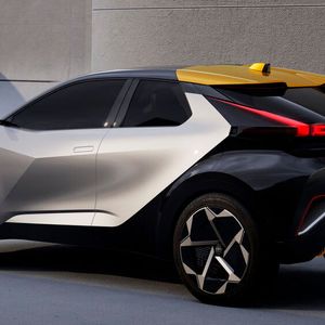 Im Vergleich zur aktuellen Modellgeneration sind die Überhänge weiter geschrumpft.(Bild:  Toyota)